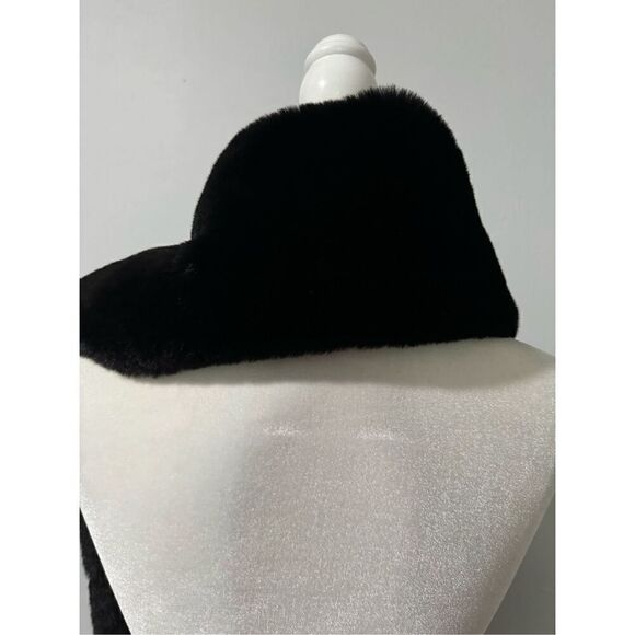 Victoria secret Winter  Angel black soft faux fur scarf with pockets - Picture 5 of 7
